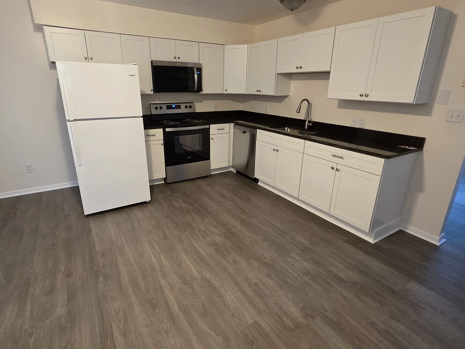 2 bed, 1.5 bath, 1120 sqft, $1,295 — Photo 4