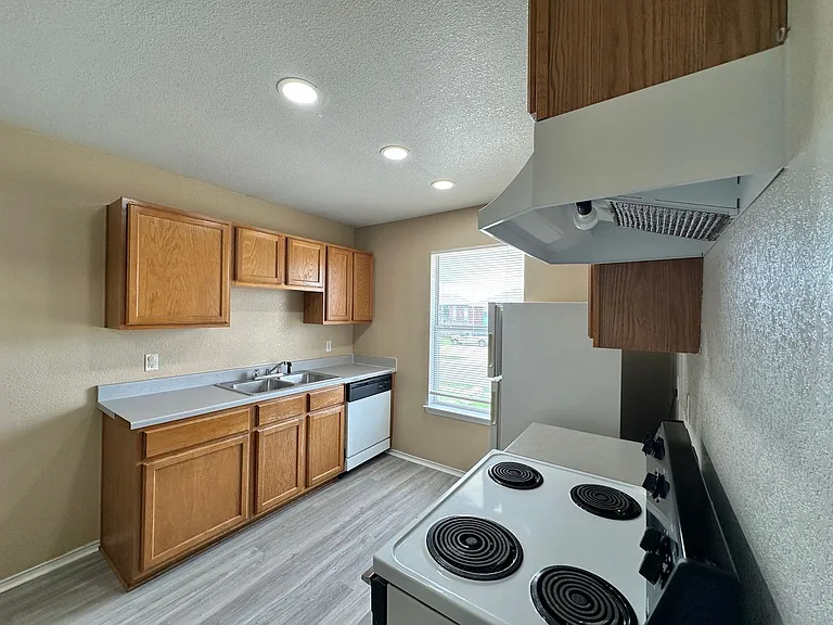 1704 Spring Rose Cir — Photo 6