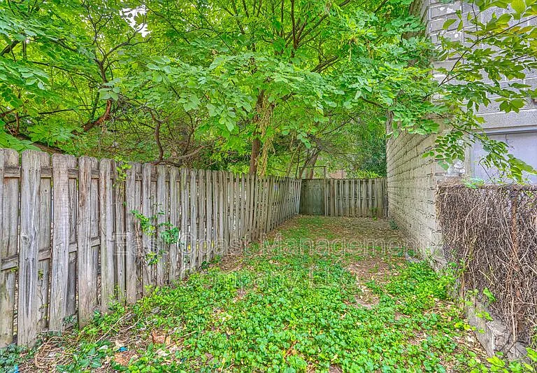 1220 W Pratt St — Photo 24