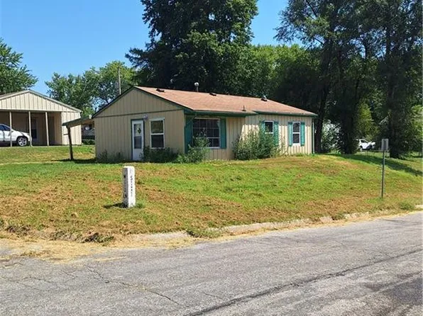 3309 Mandan Ln, Saint Joseph, MO 64503