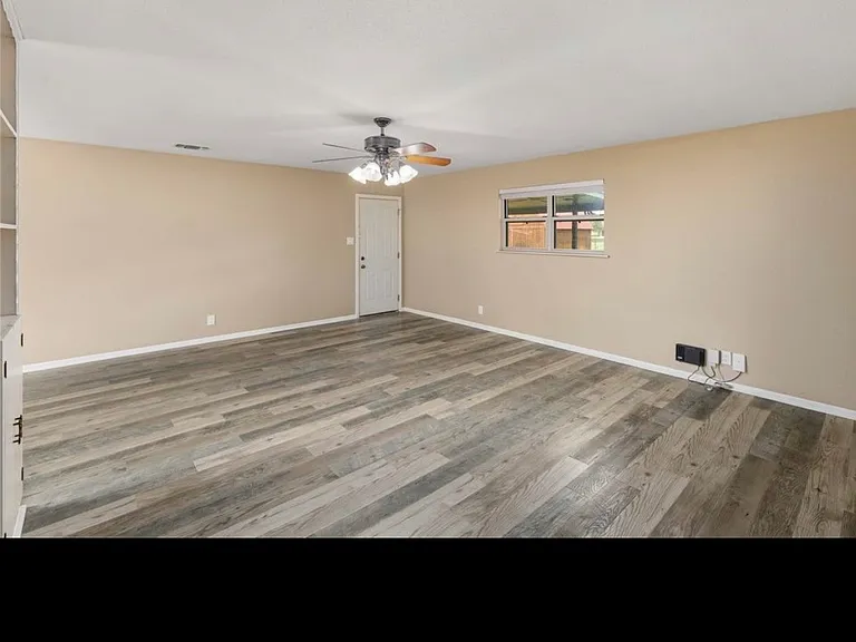 4502 Delwood Dr — Photo 9