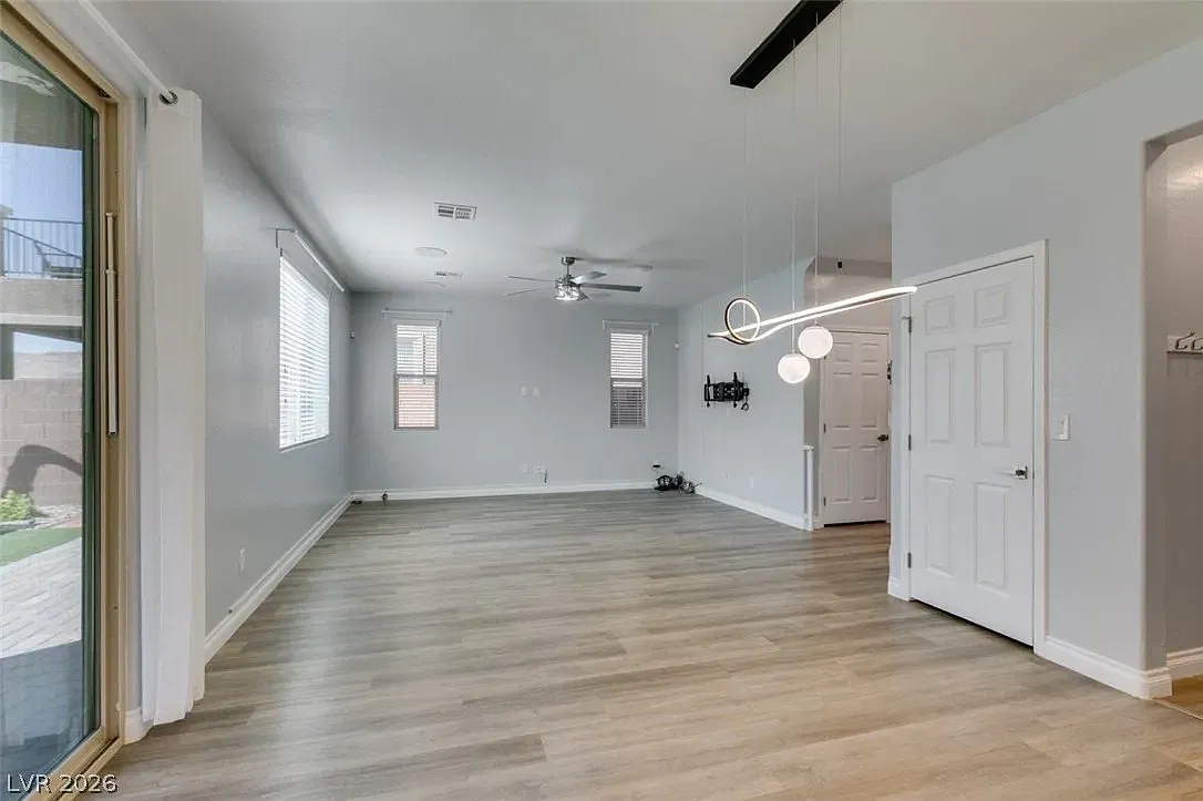 4 bed, 2.5 bath, 2237 sqft, $3,000 — Photo 3