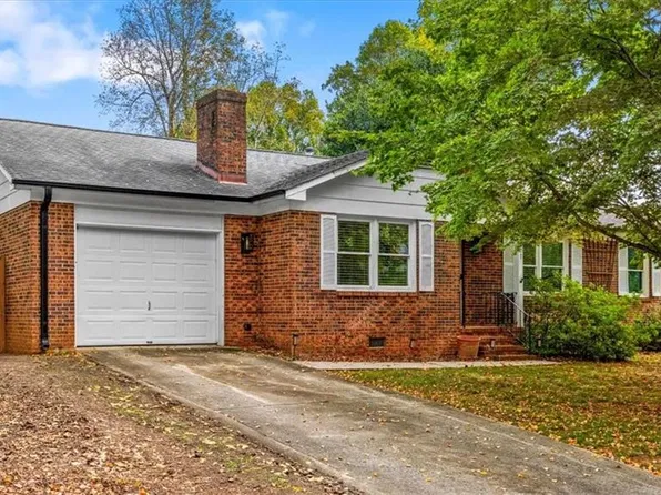2607 New Garden Rd E, Greensboro, NC 27455