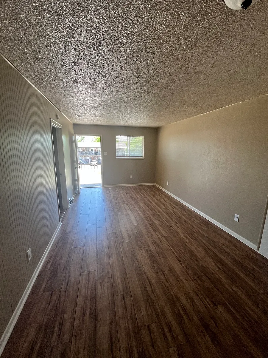 Building Photo - 1015 Wells Cir #38