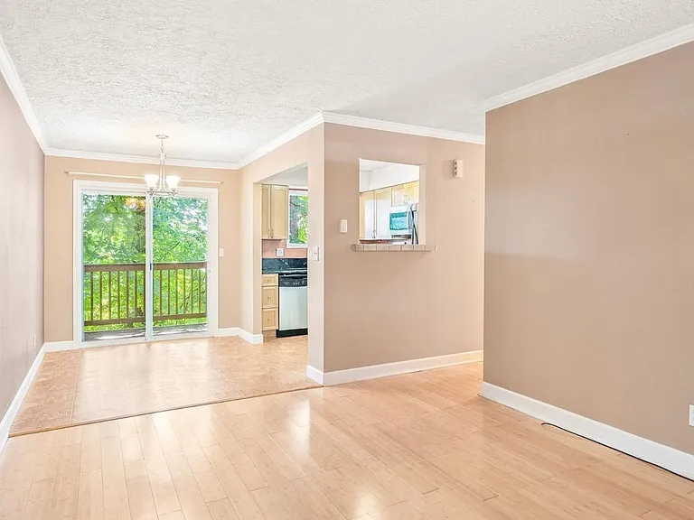 1015 SW Bertha Blvd #5 — Photo 5