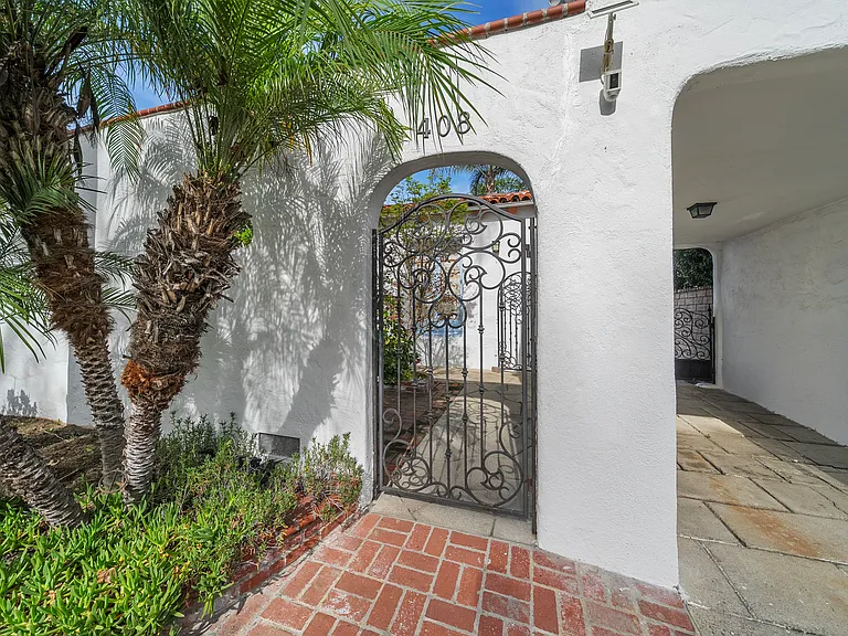 408 N Story Pl — Photo 2