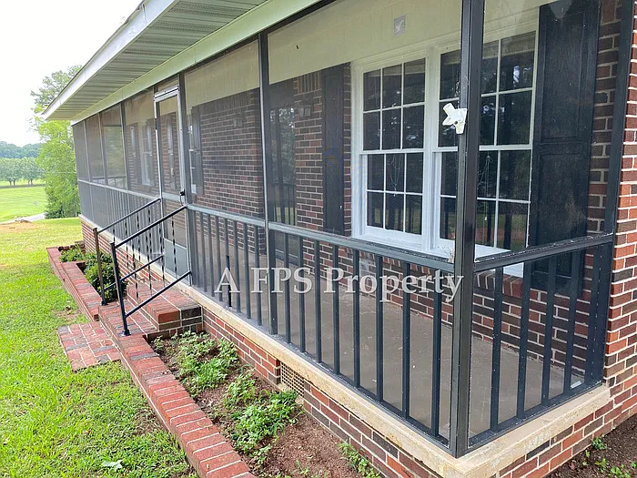 583 S Holcomb Rd SW — Photo 4