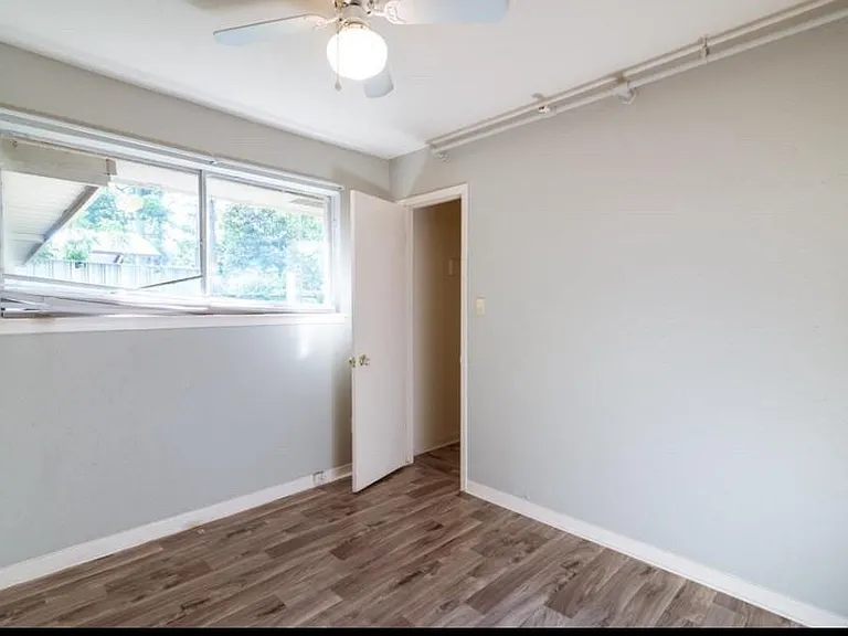 7621 Gleason Rd — Photo 10