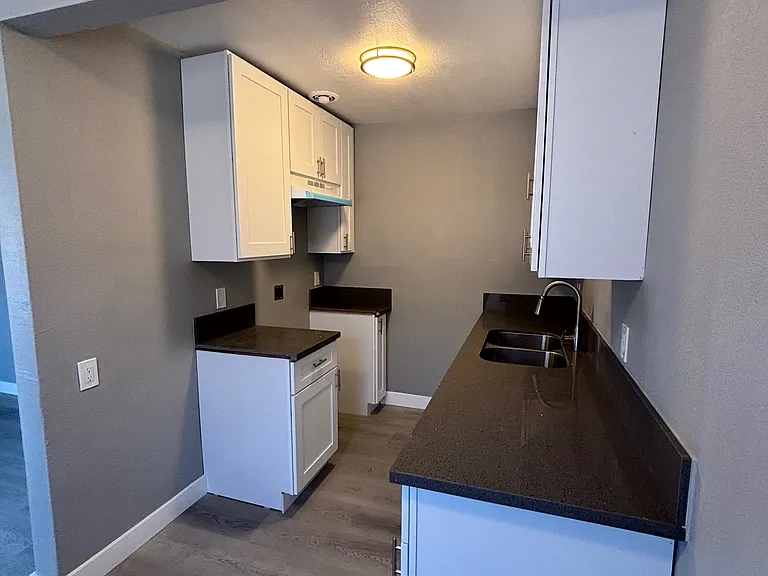 9230 S Figueroa St #4A — Photo 2