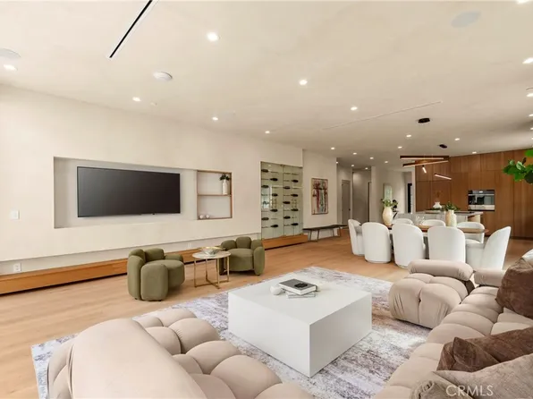 5525 Carpenter Ave, Valley Village, CA 91607