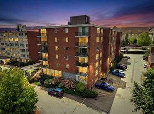 20 Hammond Pond Pkwy APT 208, Newton, MA 02467