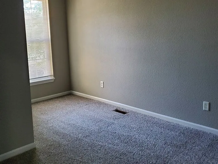 405D SE Brandon Ct — Photo 2