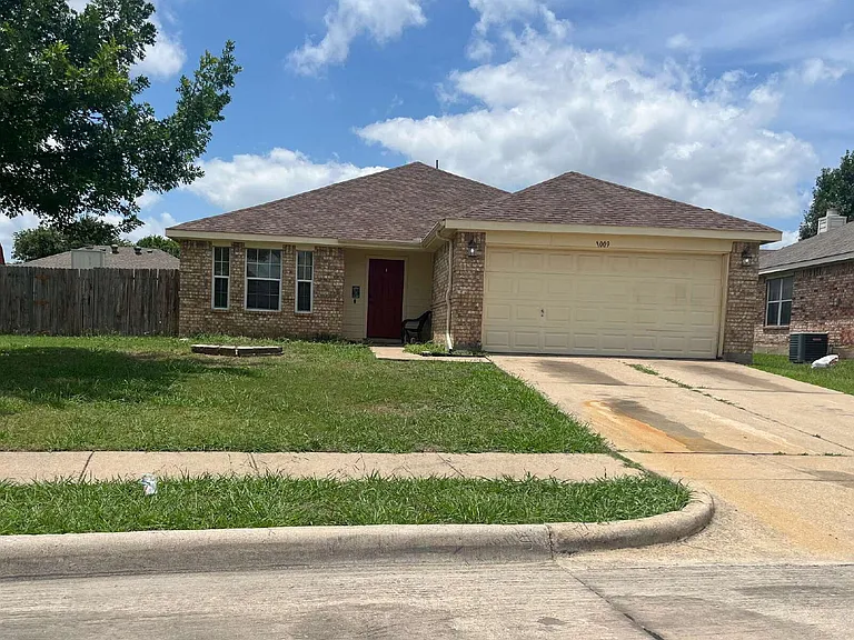 1009 McKavett Dr — Photo 1