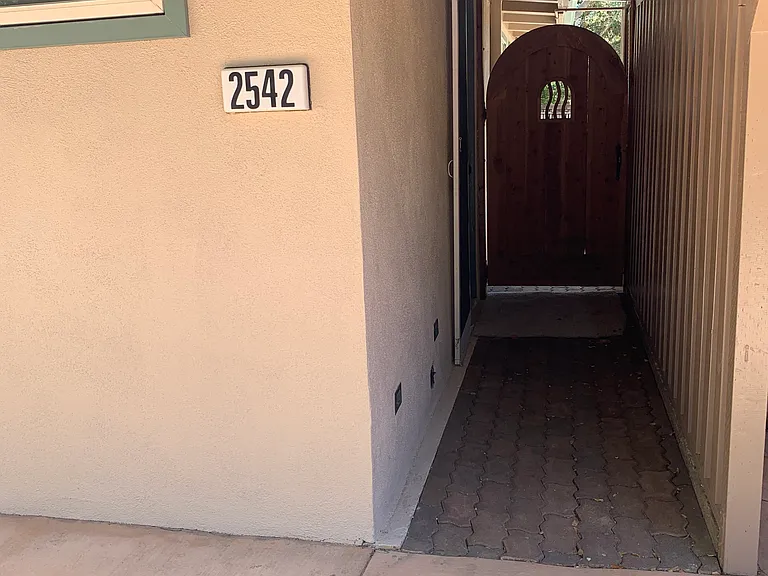 2542 Crescent Ave — Photo 3