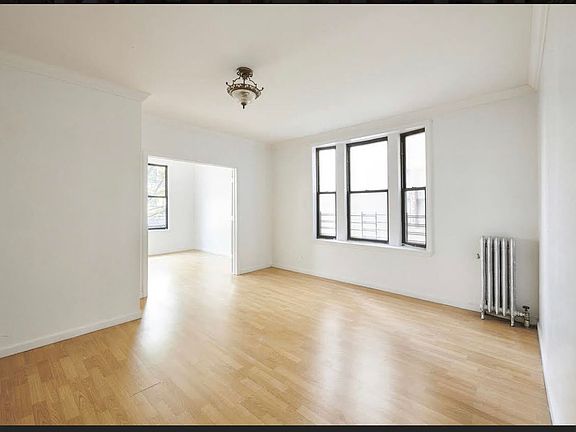 4th image of 160 Wadsworth Ave APT 206