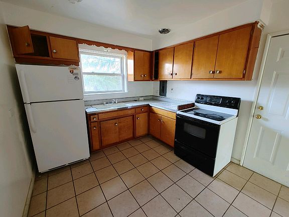 4th image of 9813 Schiller Blvd #G