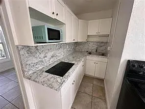 728 SW 6th St #1 — Photo 15