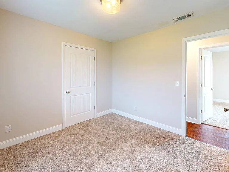 940 E Hickory Grove Rd — Photo 23