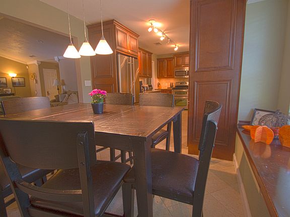 "Breakfast" Area sits 6