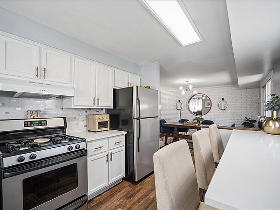 4th image of 1739 N Windsor Dr