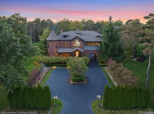 8376 Bridlewood Ct, Clarkston, MI