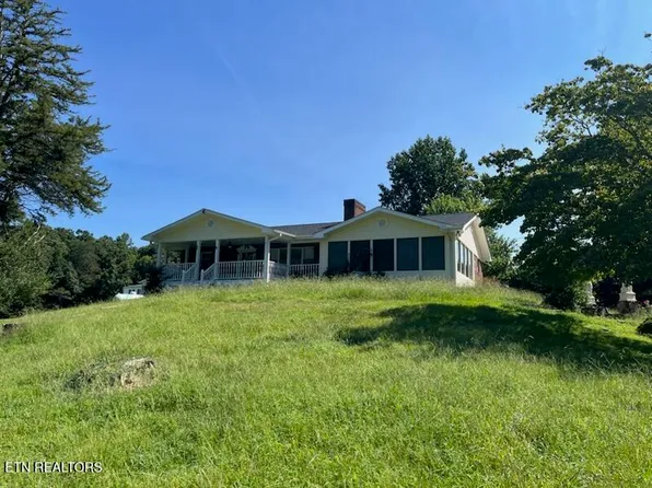 134 Old Pinecrest Ln, Jacksboro, TN 37757