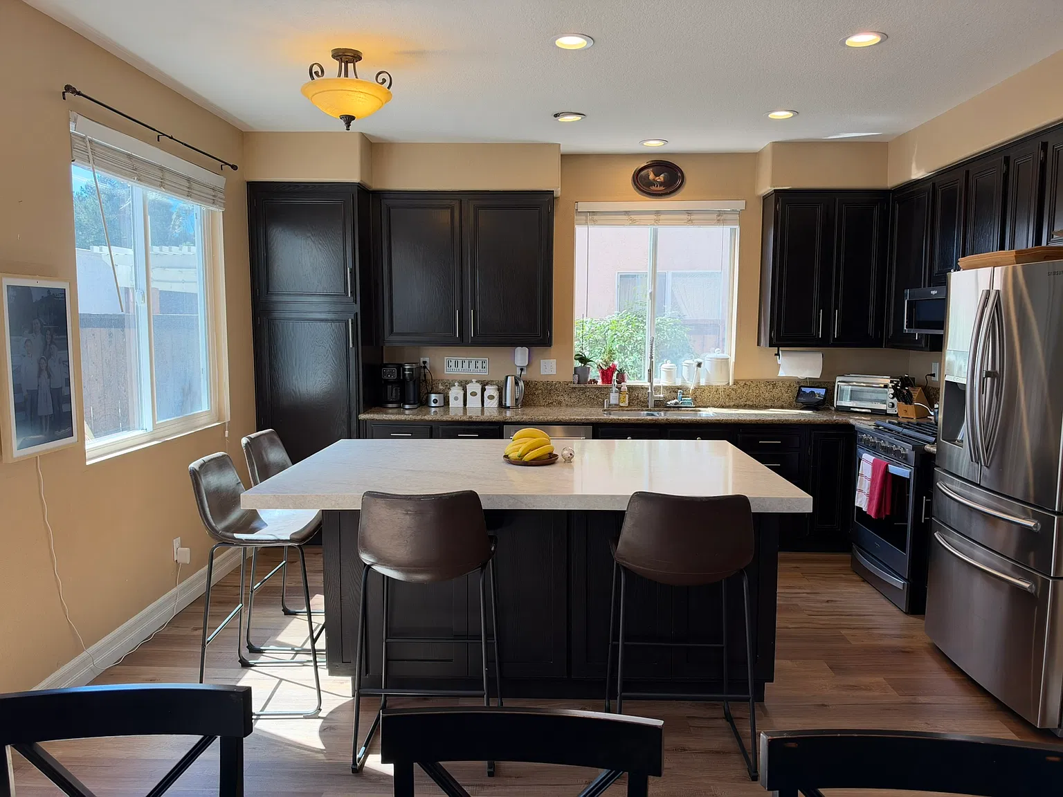 4 bed, 1921 sqft, $4,550 — Photo 3