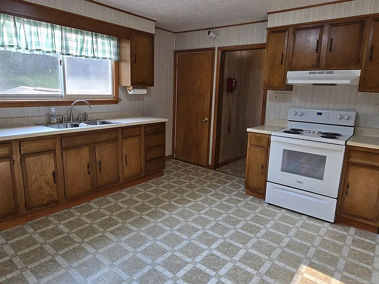 15731 Veterans Memorial Hwy — Photo 12