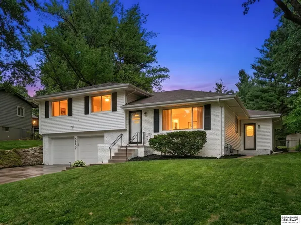 9762 Grover St, Omaha, NE 68124