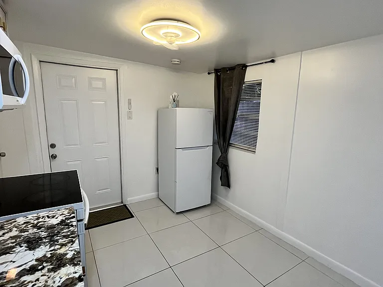 920 SW 29th Way #2/1 — Photo 33