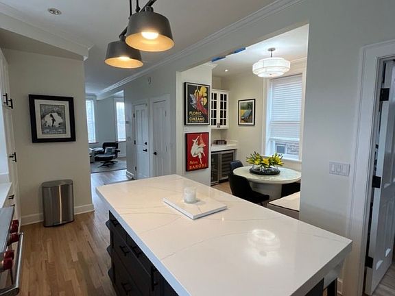 2nd image of 2034 W Homer St APT 3