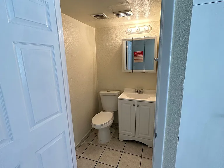 Spacious Townhomes near Fairgrounds — Photo 17