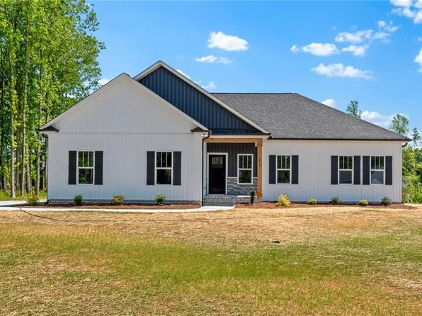 271 Stonybrook Dr, Lexington, NC 27295
