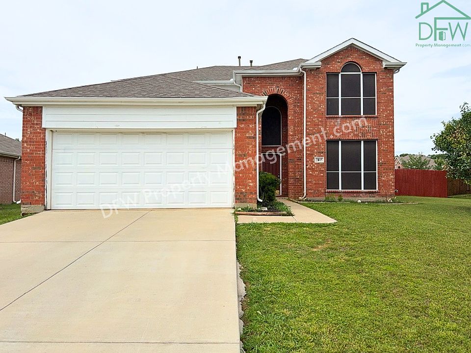 1st image of 2805 Crater Lake Ln