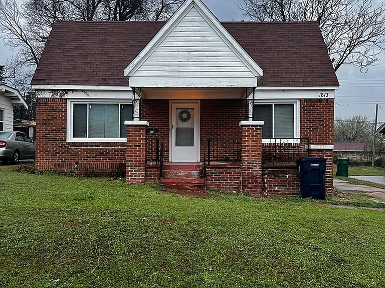 1613 E Park Pl — Photo 19