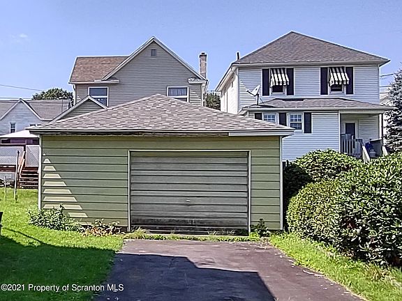2nd image of 835 Lincoln St