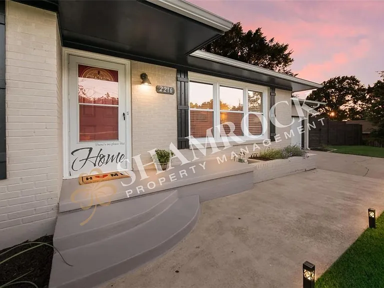2216 Lake Ridge Cir — Photo 3