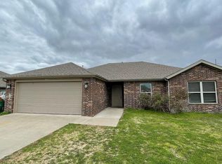 120 Willow Dr, Centerton, AR 72719