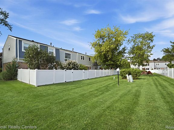 4th image of 24540 Olde Orchard St #29