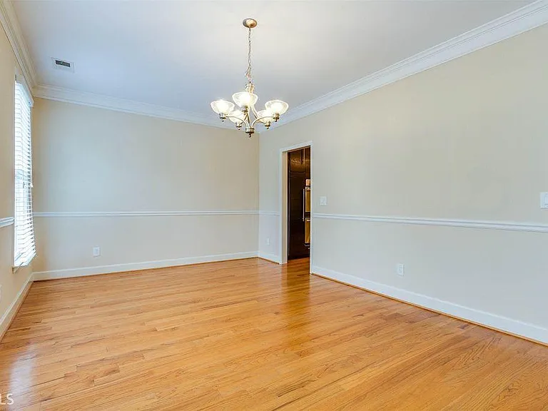 11072 Lorin Way — Photo 11