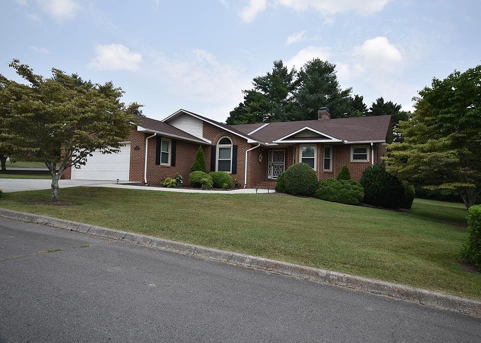 1st image of 115 Newell Village Dr