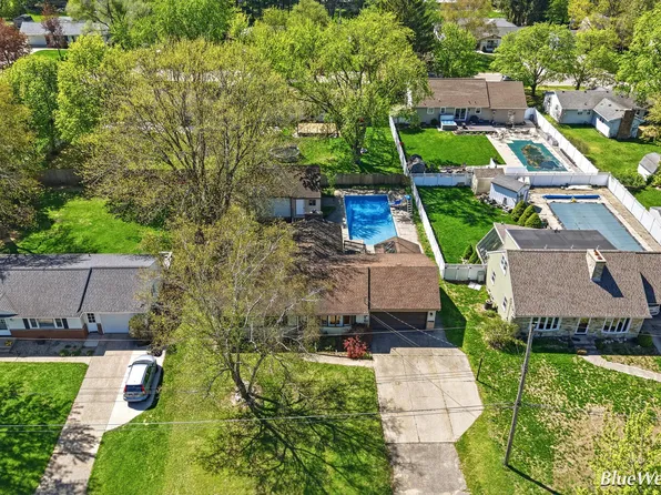 7249 Heatherwood Dr, Jenison, MI 49428