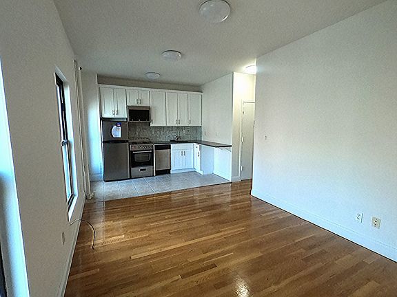 4th image of 211 E 117th St #3