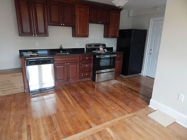 2 bed, 800 sqft, $3,000 — Photo 2