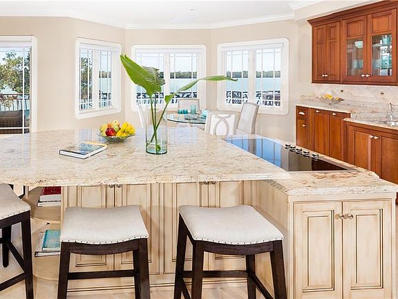 3rd image of 15867 Captiva Dr