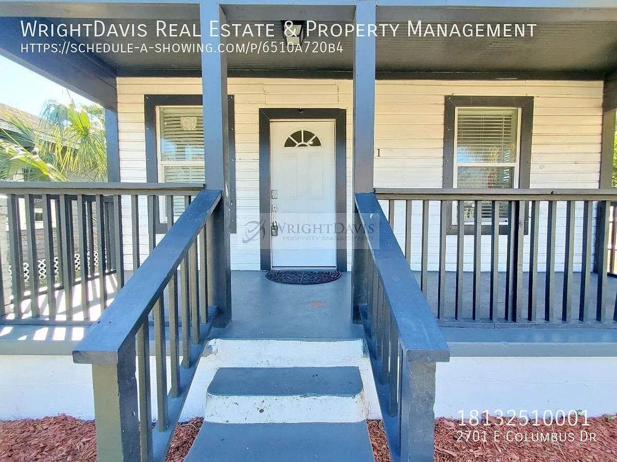 Spacious 3/1 Tampa Home with Large Fenced Backyard — Photo 4