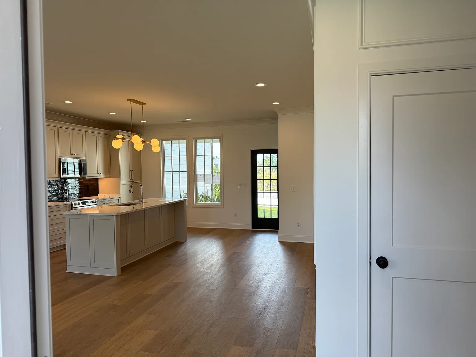 2 bed, 2.5 bath, 1557 sqft, $2,500 — Photo 2