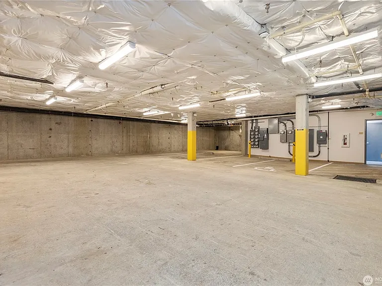 17XX Harbor Ave SW #402 — Photo 15