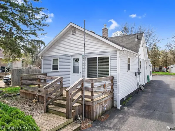 1238 S Genesee Rd, Burton, MI 48509