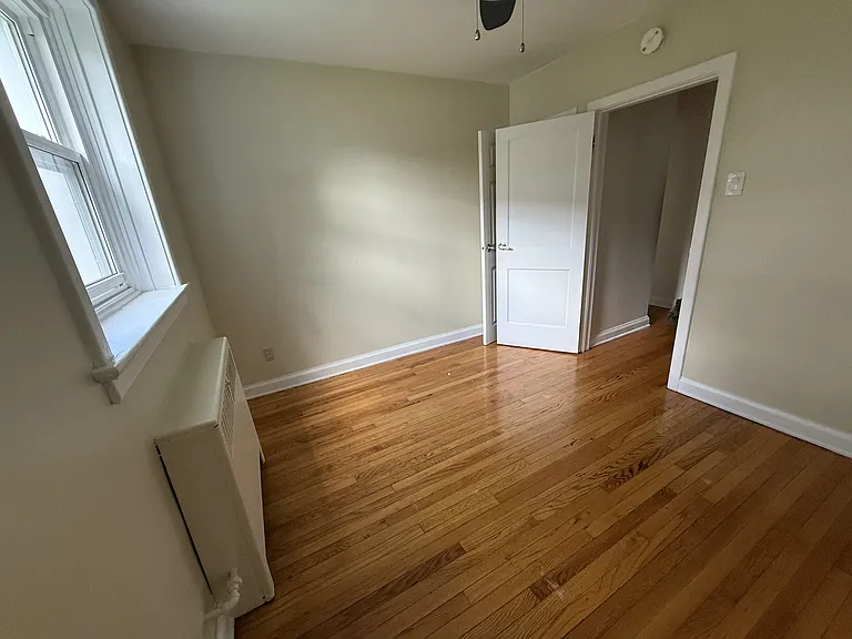 371 Churchill Ave N — Photo 10